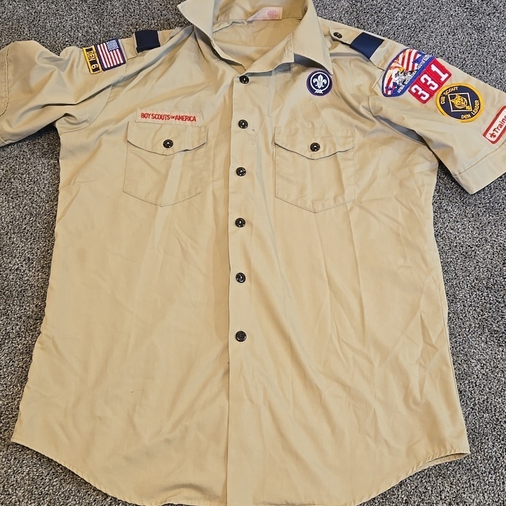 Boy Scoits Official  Mens Adult  Shirt Sleeve Shirt with Patches L/16-16.5)